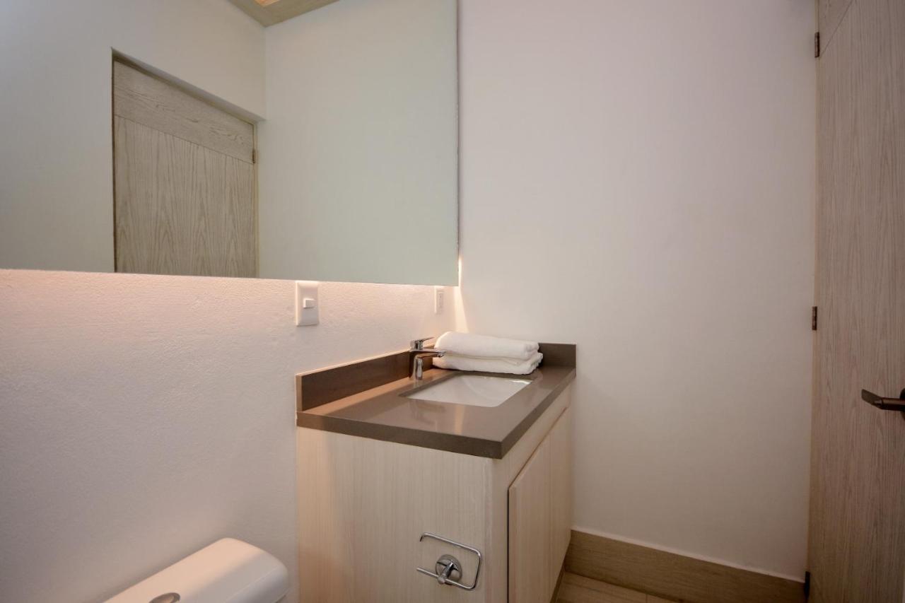 Mayan Monk Suites Плая дел Кармен Екстериор снимка